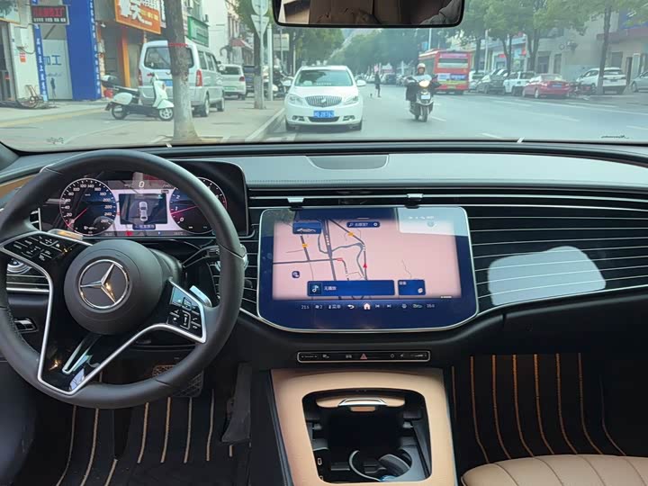 Фото 3 - Mercedes-Benz E-Class