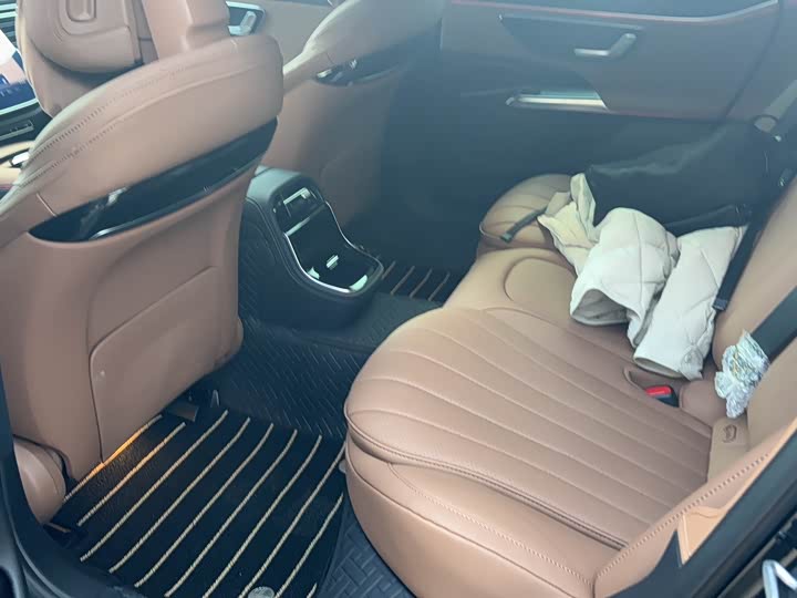 Фото 4 - Mercedes-Benz E-Class