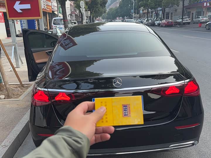 Фото 5 - Mercedes-Benz E-Class