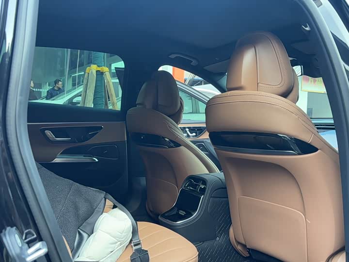 Фото 9 - Mercedes-Benz E-Class