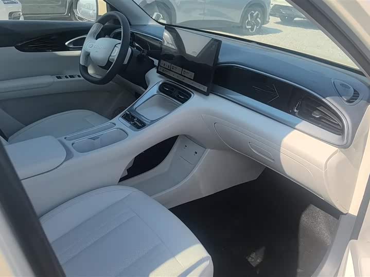 Фото 8 - Geely Galaxy Geome