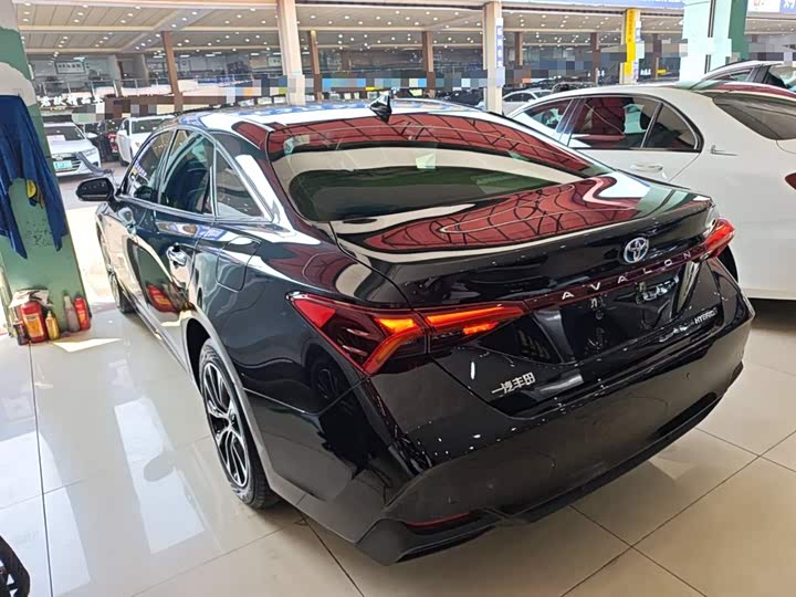 Фото 5 - Toyota Avalon