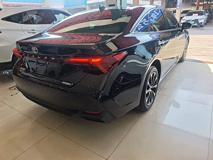 Фото 7 - Toyota Avalon