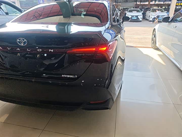 Фото 8 - Toyota Avalon