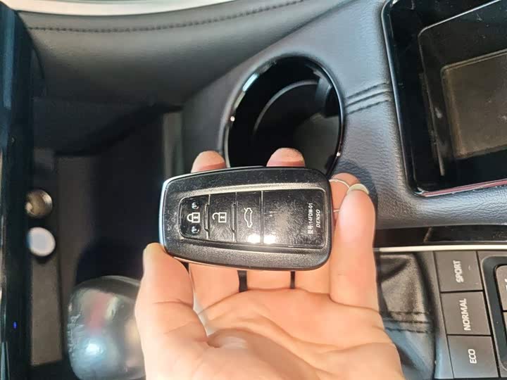 Фото 9 - Toyota Avalon