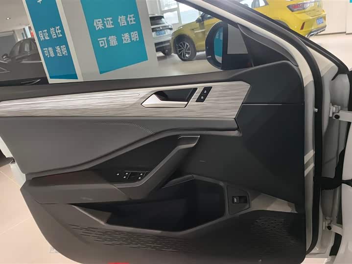 Фото 6 - Volkswagen Sagitar L