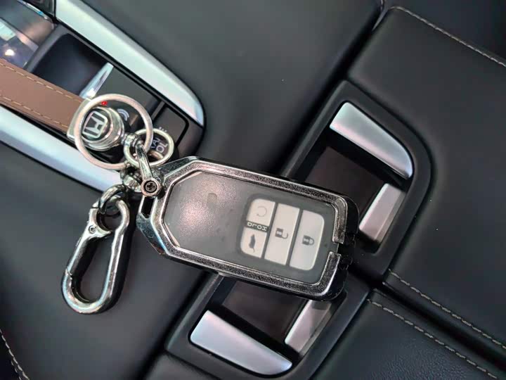 Фото 9 - Honda Avancier