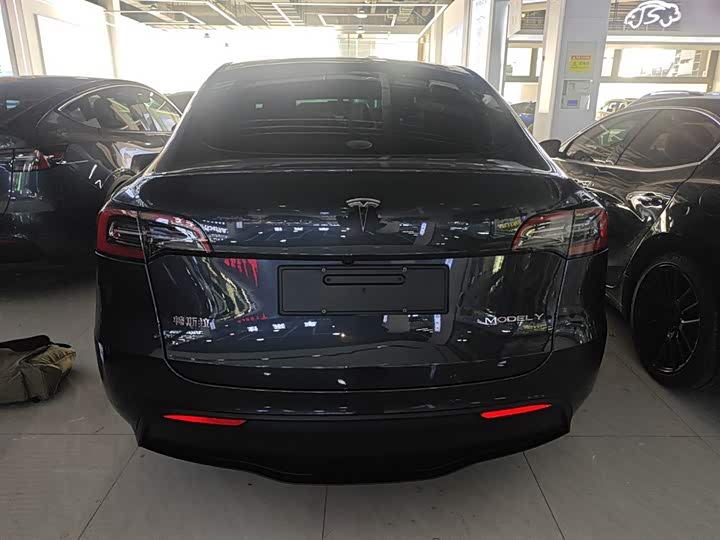 Фото 6 - Tesla Model Y