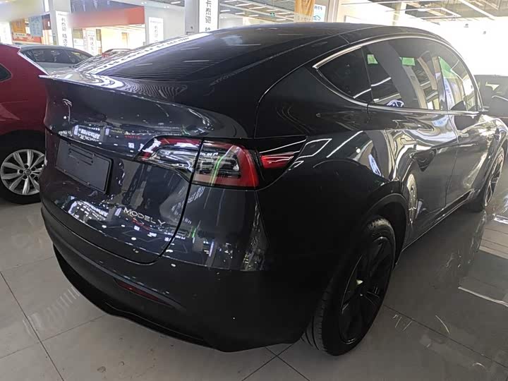 Фото 8 - Tesla Model Y