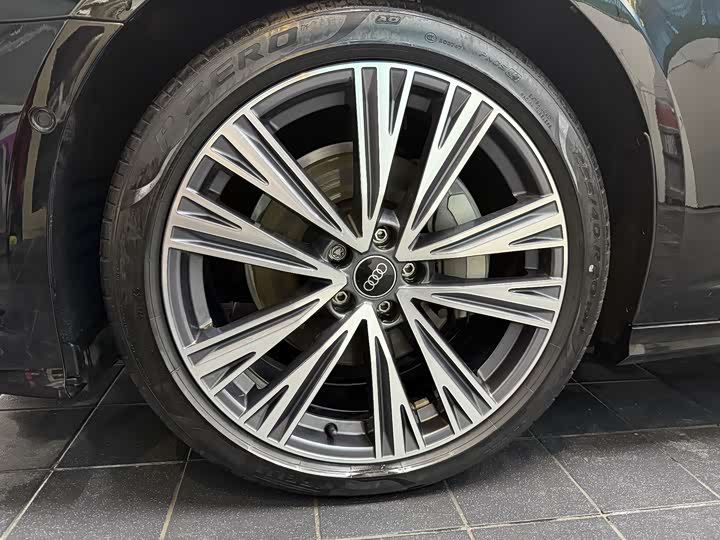 Фото 4 - Audi A6L