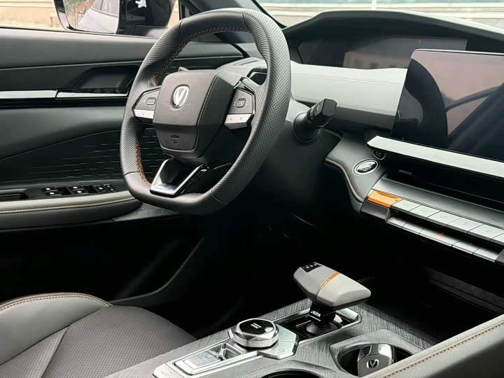 Фото 8 - Changan UNI-V