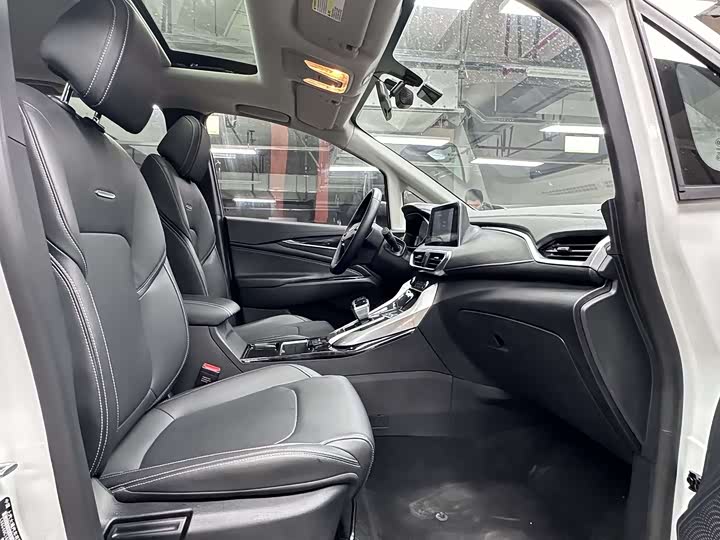 Фото 7 - Maxus Euniq 5