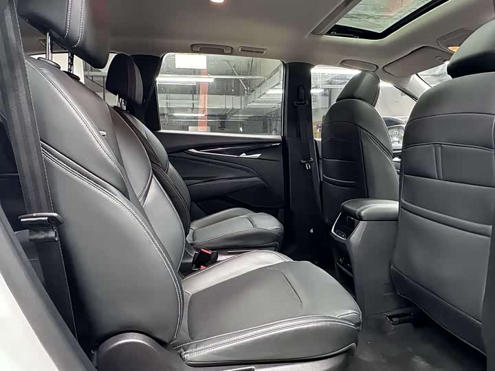 Фото 8 - Maxus Euniq 5