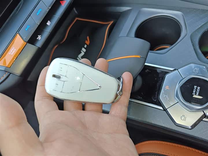 Фото 9 - Changan UNI-V