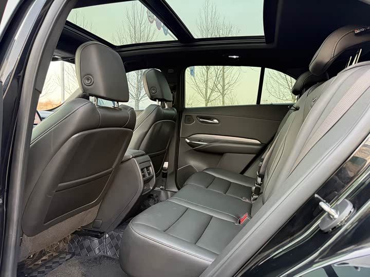 Фото 7 - Cadillac XT4
