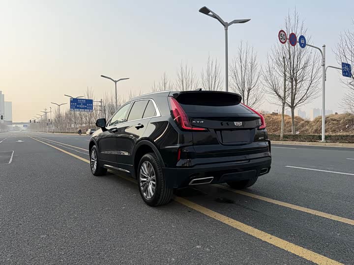 Фото 9 - Cadillac XT4