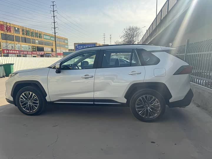 Фото 2 - Toyota Wildlander