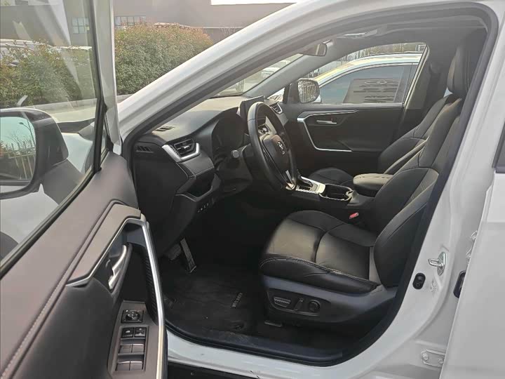 Фото 3 - Toyota Wildlander