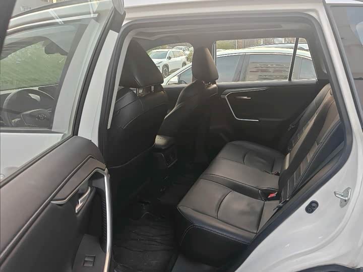 Фото 6 - Toyota Wildlander