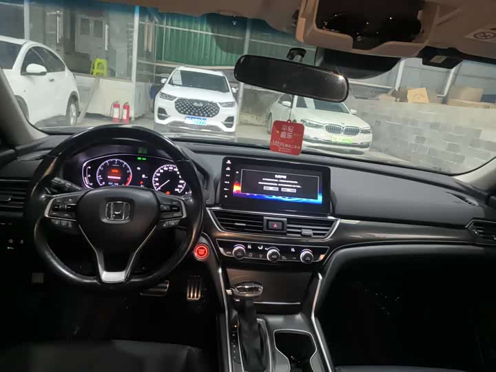 Фото 3 - Honda Accord