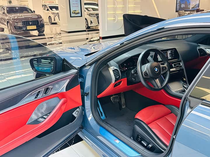 Фото 6 - BMW 8 Series