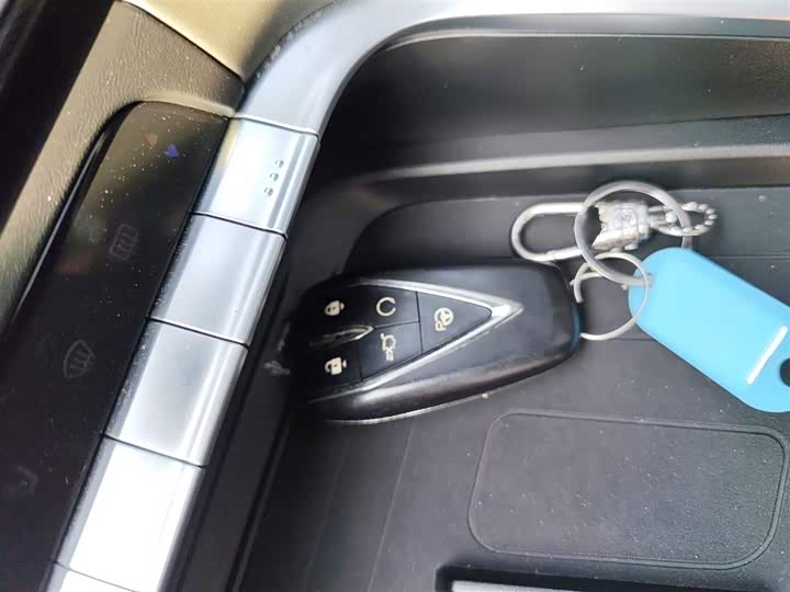 Фото 9 - Changan UNI-T