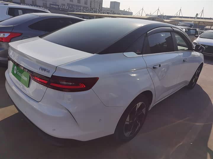 Фото 7 - Geely Geometry G6