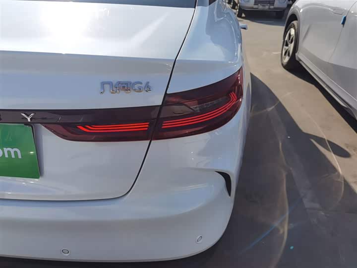 Фото 8 - Geely Geometry G6