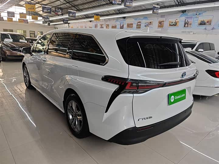 Фото 5 - Toyota Sienna