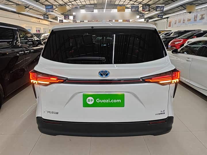 Фото 6 - Toyota Sienna