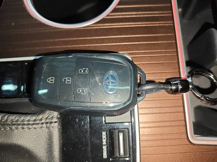 Фото 9 - Toyota Sienna