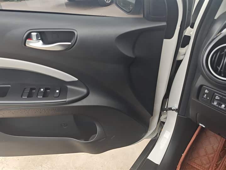 Фото 7 - Kia KX1