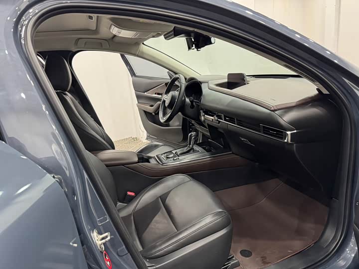 Фото 4 - Mazda CX-30