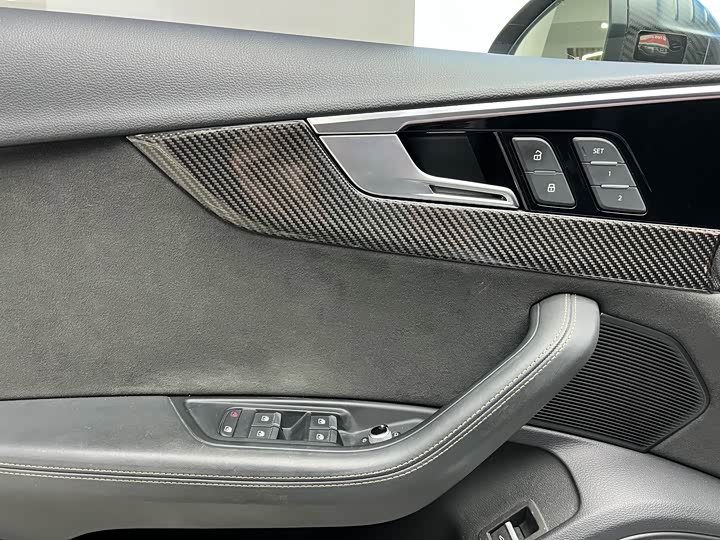 Фото 4 - Audi RS 4