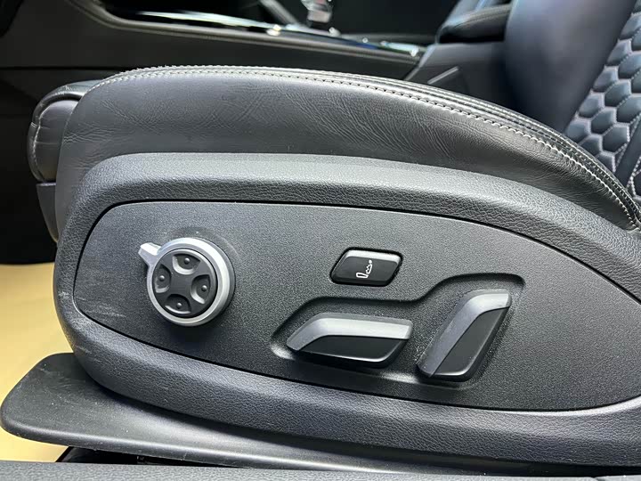 Фото 6 - Audi RS 4