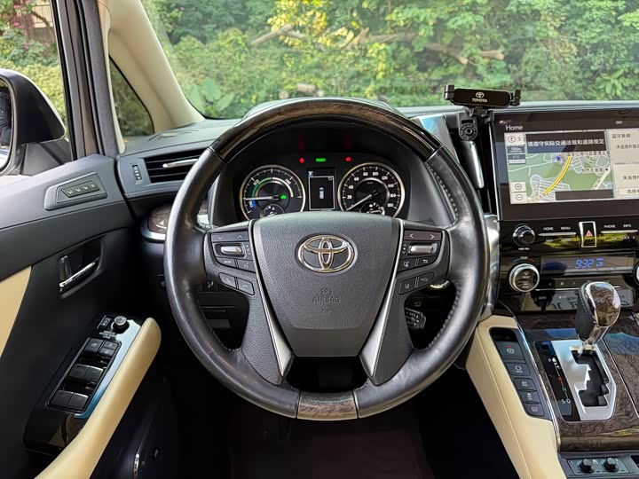 Фото 6 - Toyota Vellfire