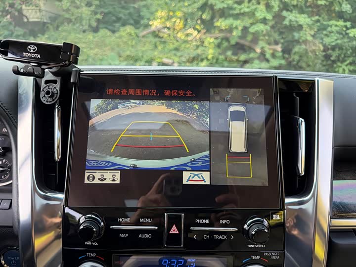 Фото 8 - Toyota Vellfire