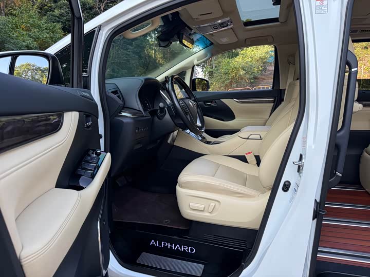 Фото 9 - Toyota Vellfire