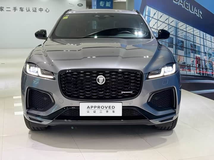 Фото 2 - Jaguar F-Pace