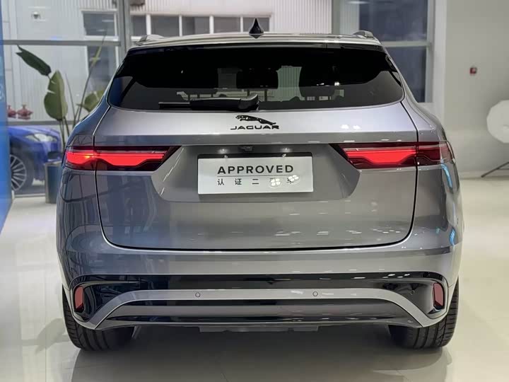 Фото 6 - Jaguar F-Pace