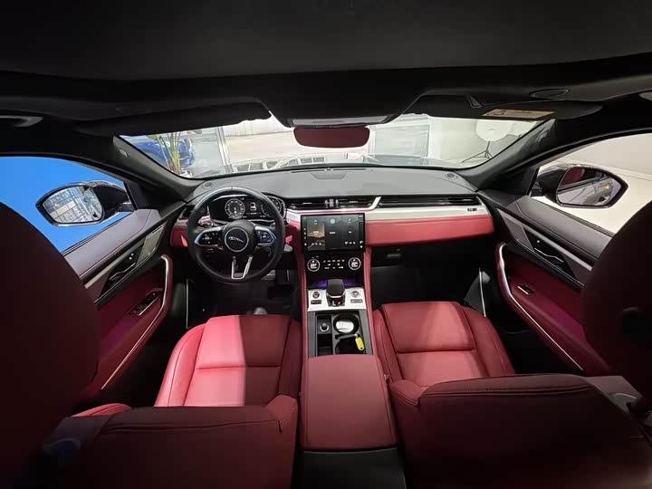 Фото 9 - Jaguar F-Pace