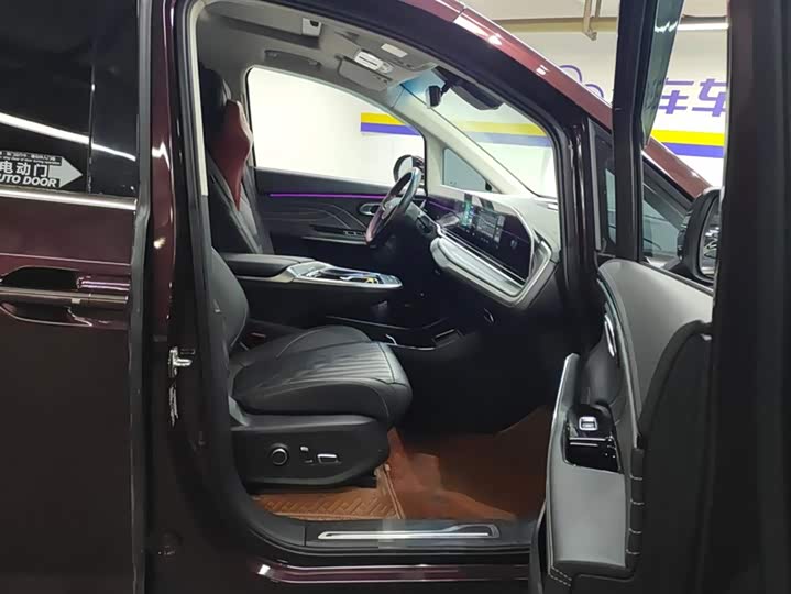 Фото 8 - Maxus G90