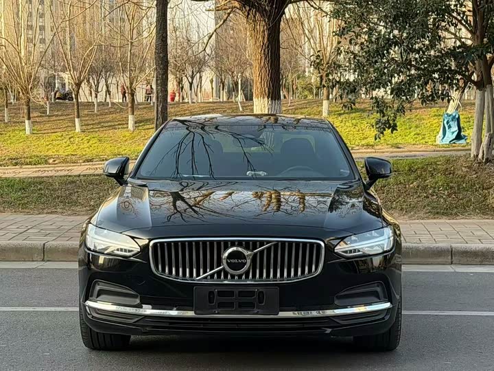 Фото 2 - Volvo S90