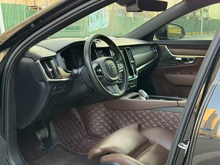 Фото 4 - Volvo S90