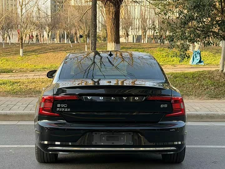 Фото 8 - Volvo S90