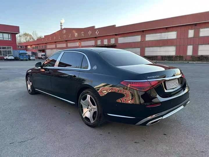 Фото 2 - Mercedes-Benz Maybach S-Class