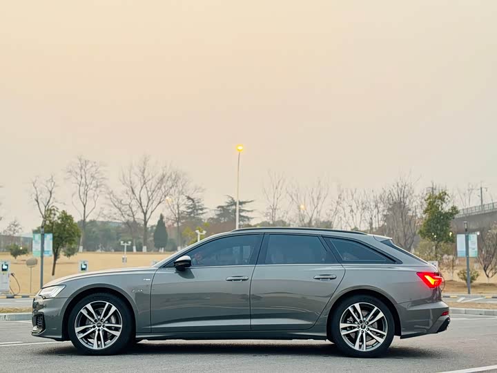 Фото 2 - Audi A6