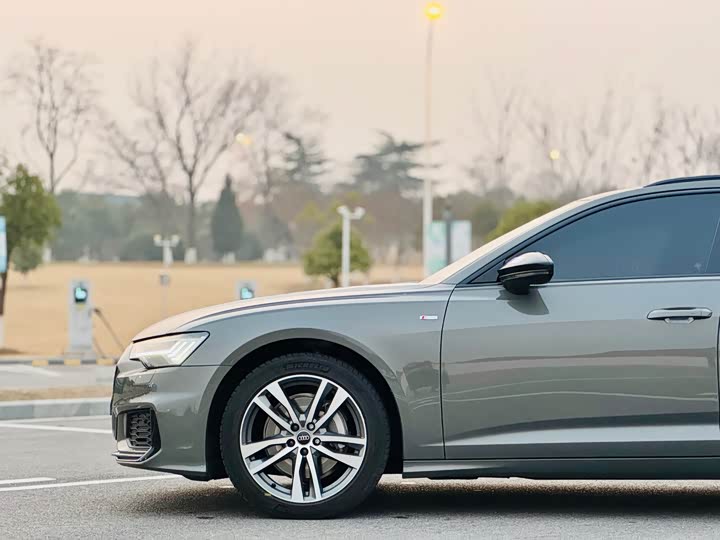 Фото 5 - Audi A6