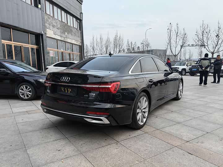 Фото 6 - Audi A6L