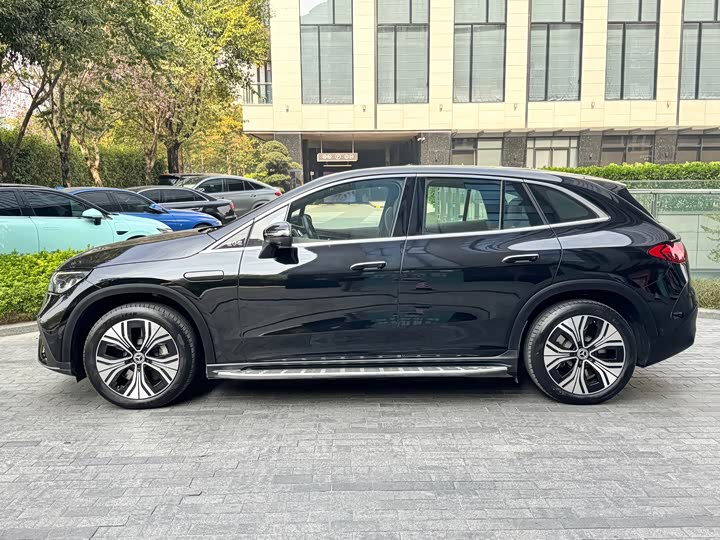 Фото 7 - Mercedes-Benz EQE SUV